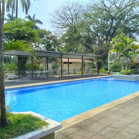 Hotel La Colonia 레탈룰레우 외부 사진