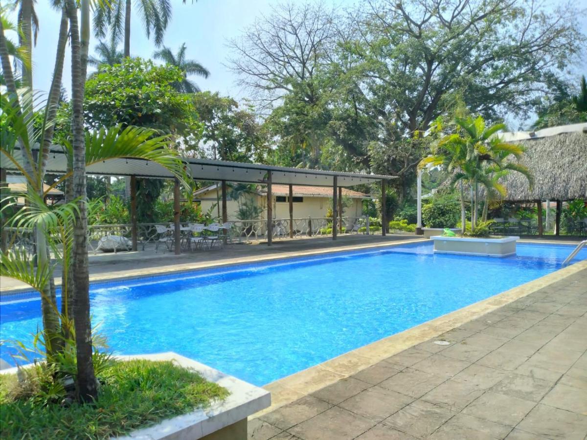 Hotel La Colonia 레탈룰레우 외부 사진