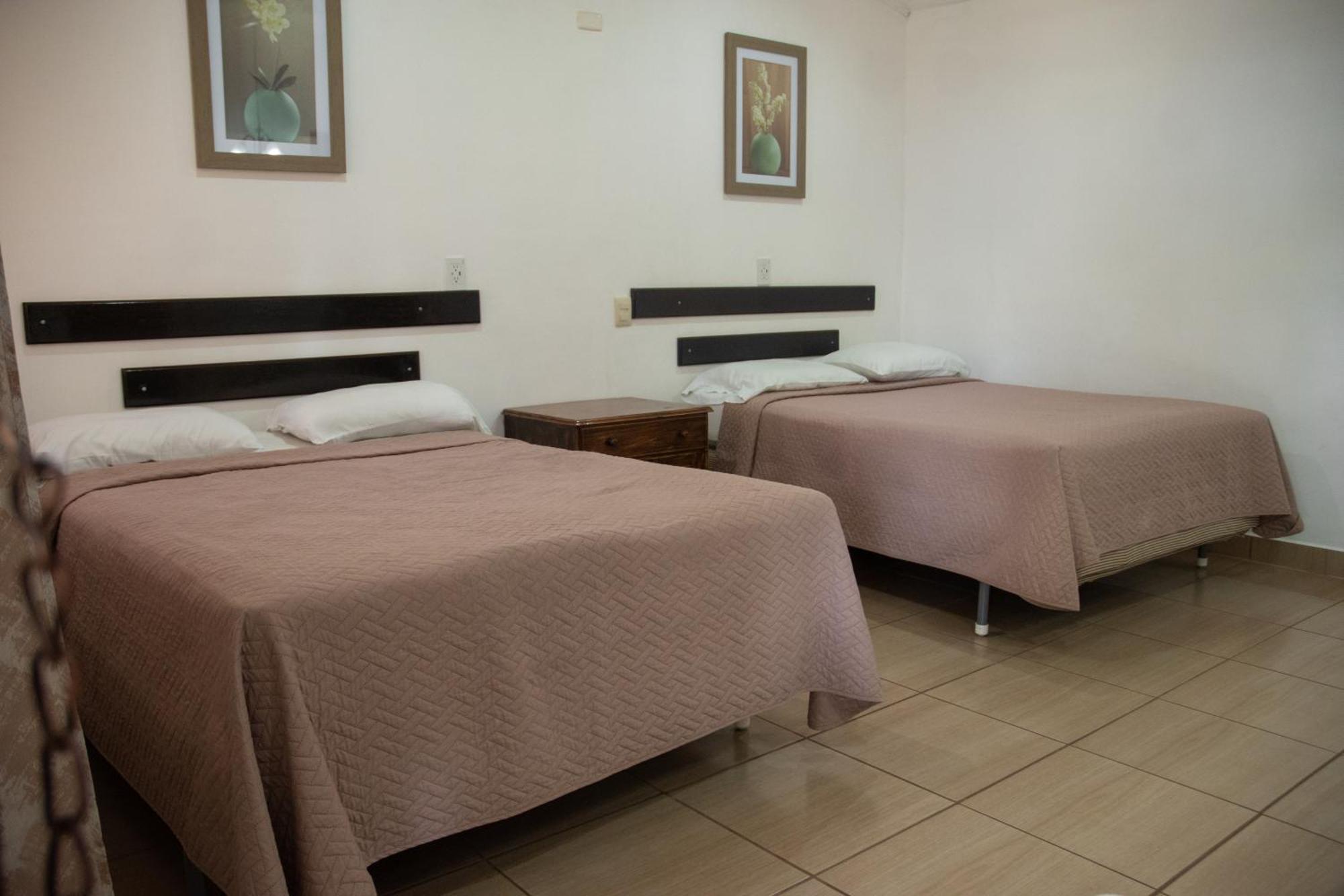 Hotel La Colonia 레탈룰레우 외부 사진