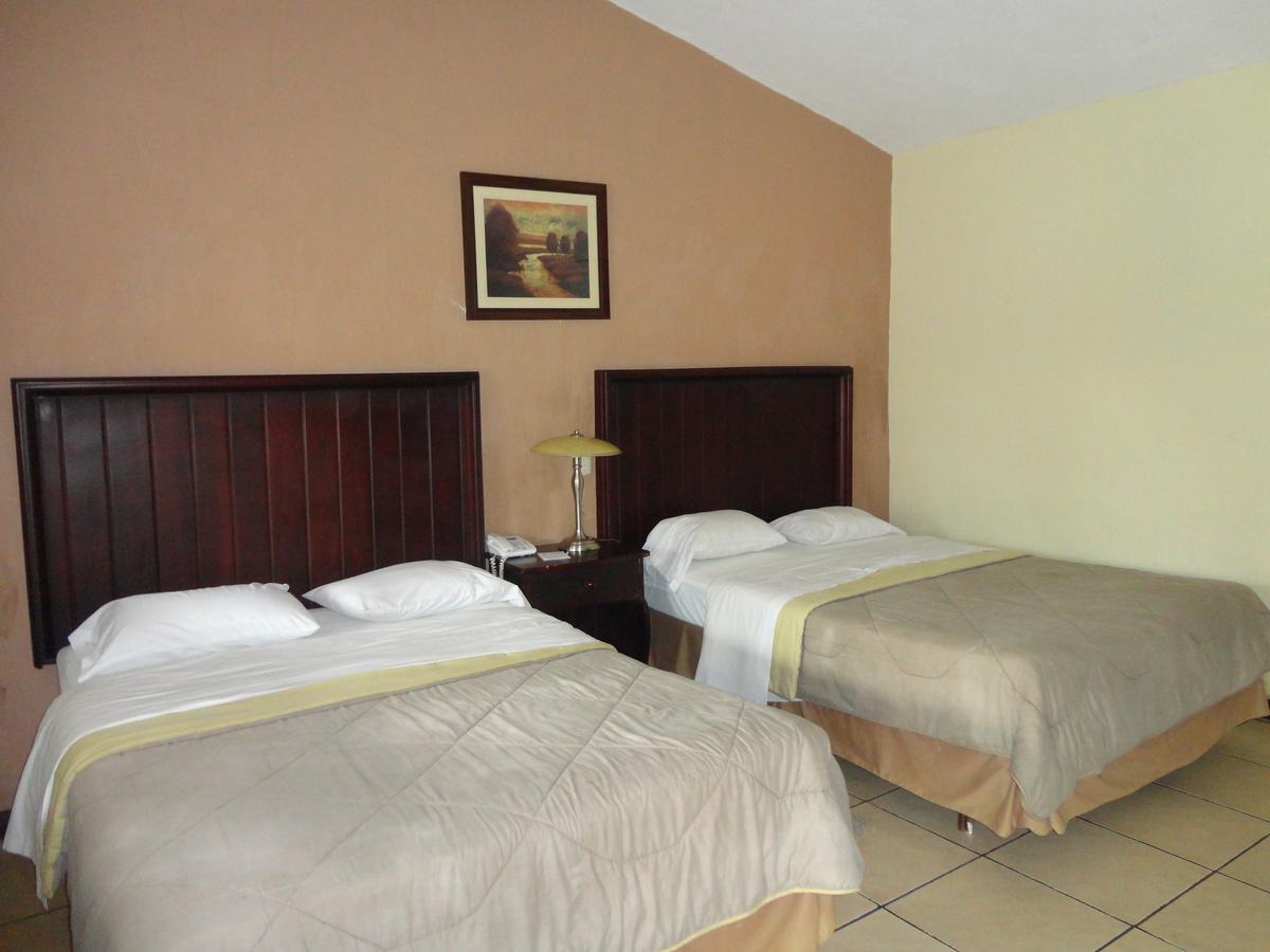 Hotel La Colonia 레탈룰레우 외부 사진